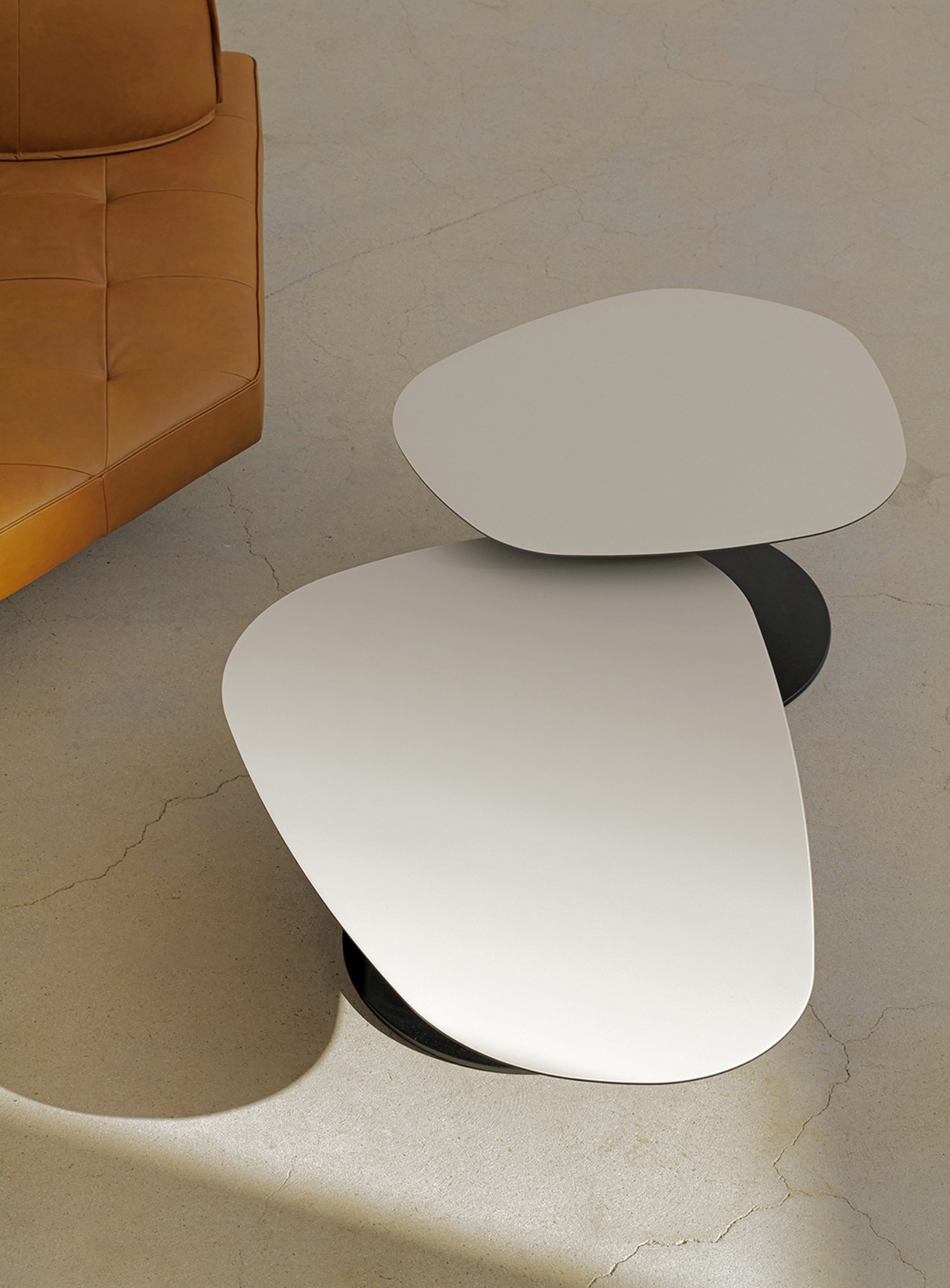 무니토 - BOULDER SOFA TABLE
