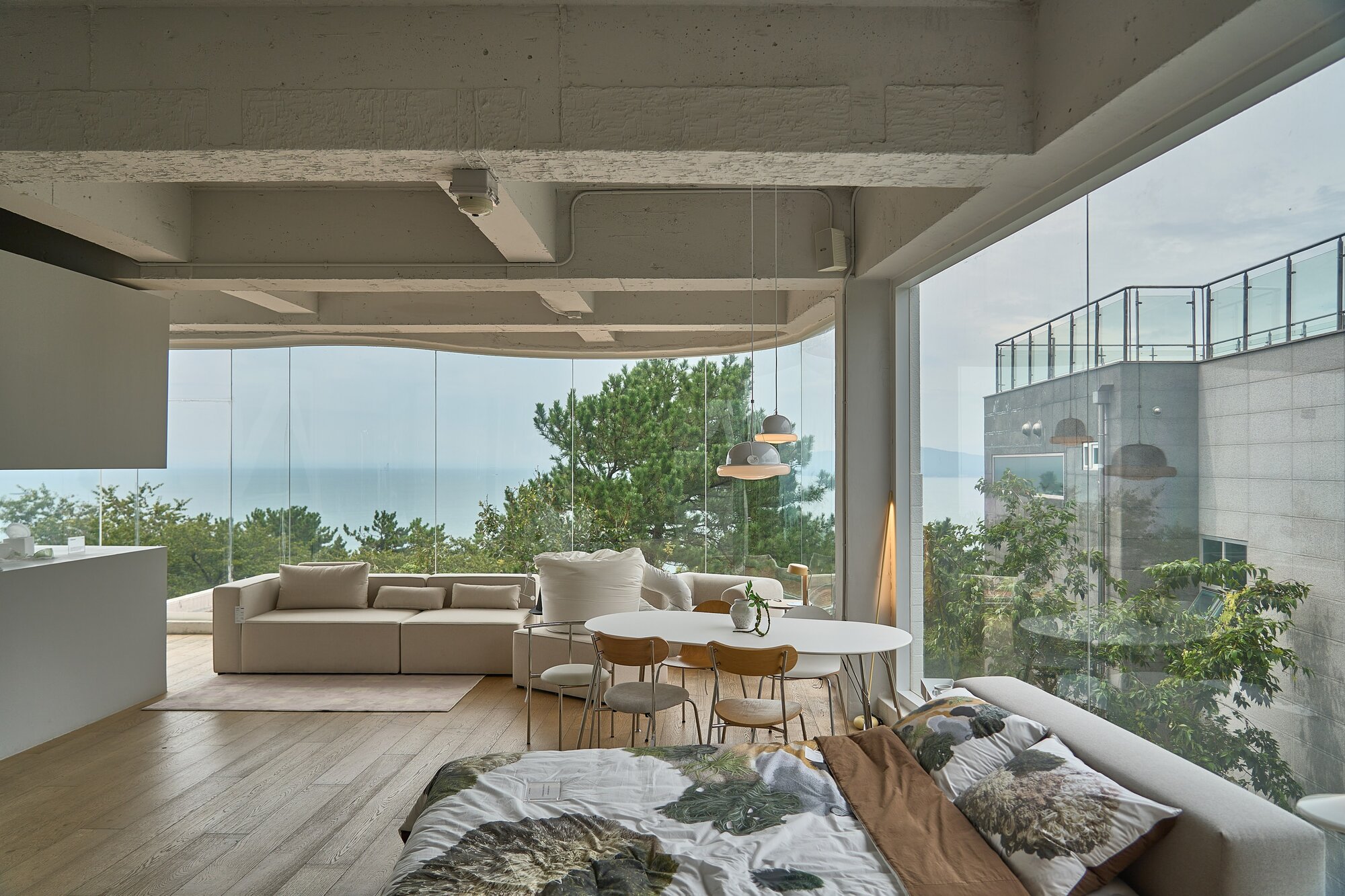 부산 2F