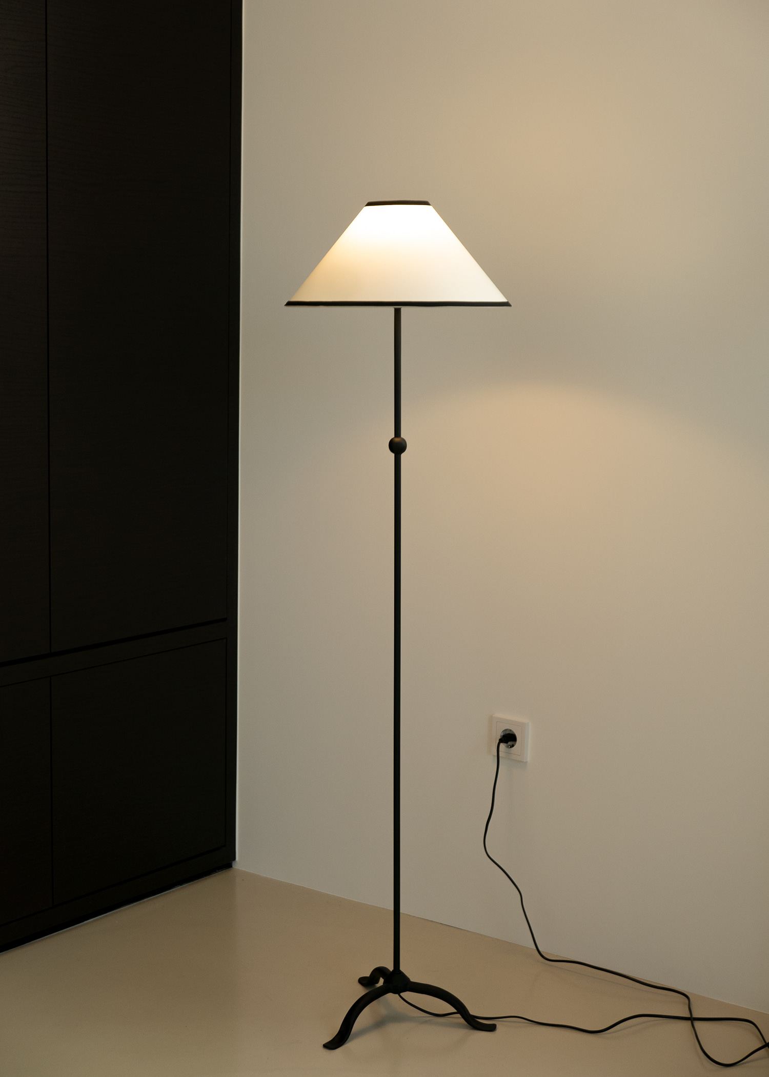  Flore Floor Lamp Black