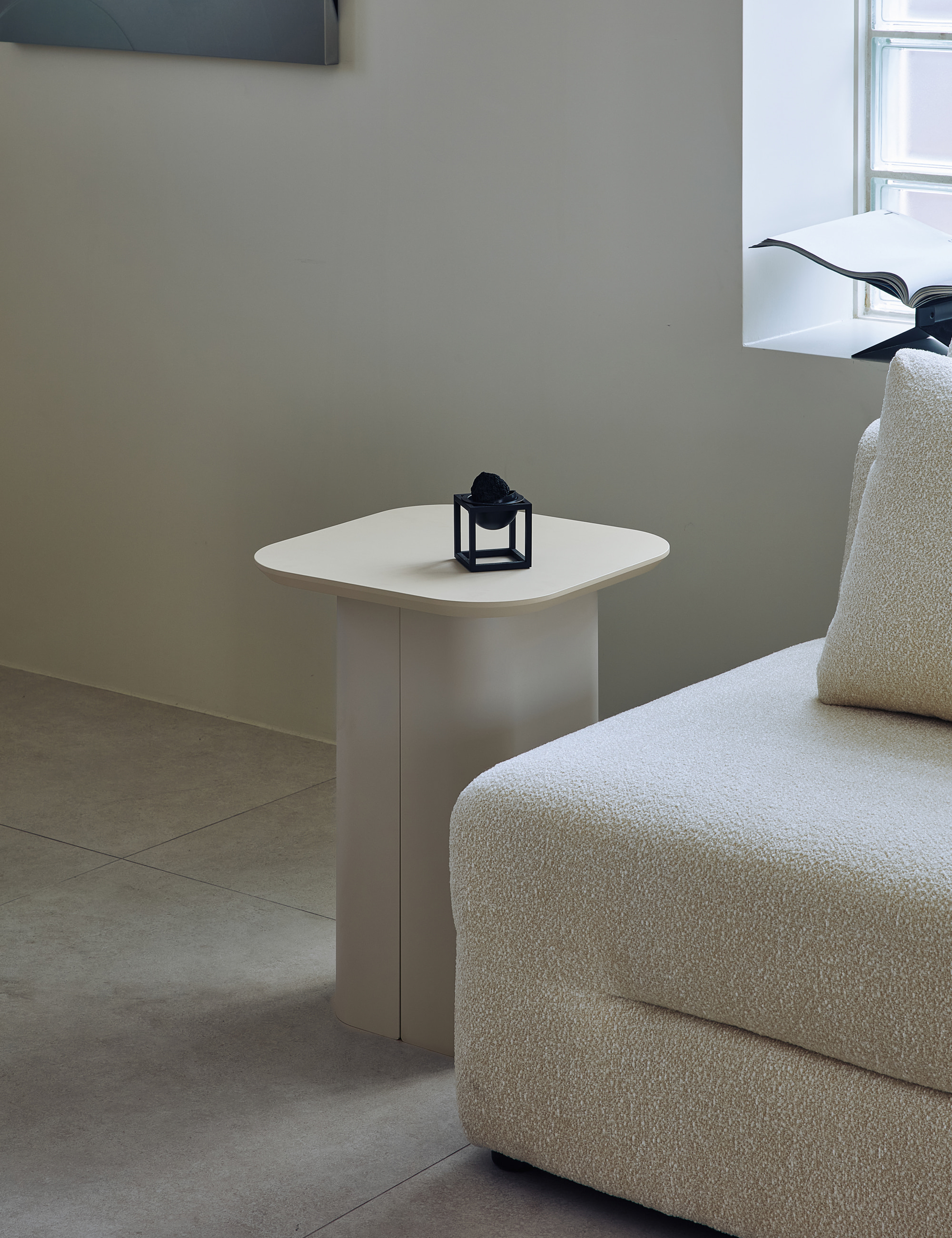 잭슨 Vaso Side Table