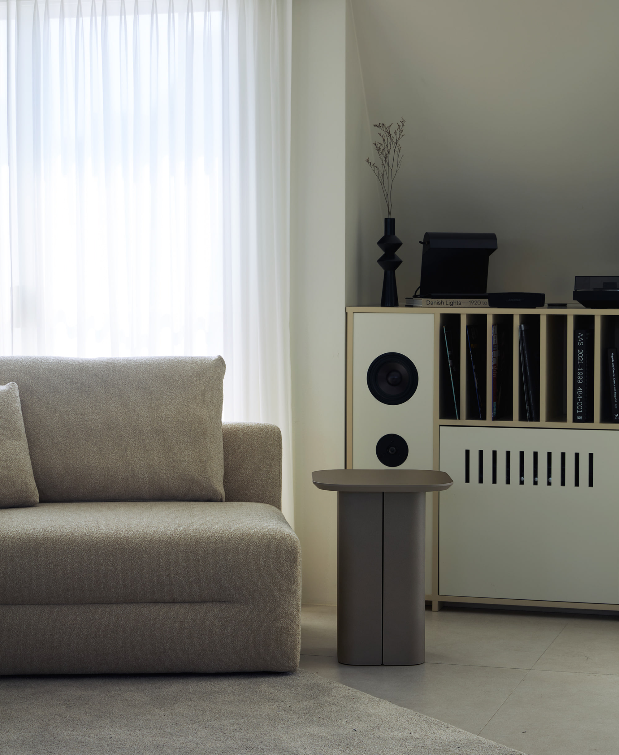 잭슨 Vaso Side Table