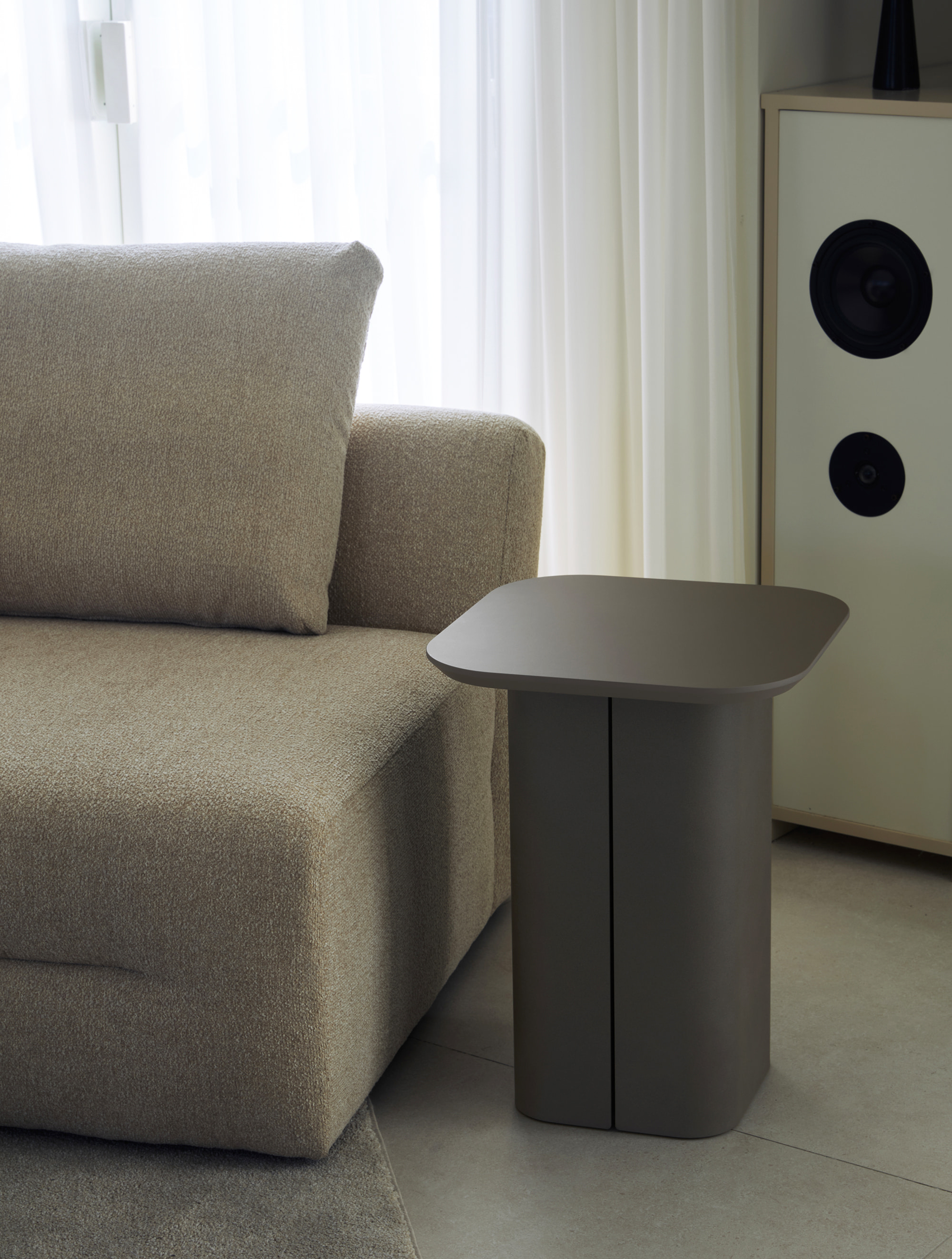 잭슨 Vaso Side Table