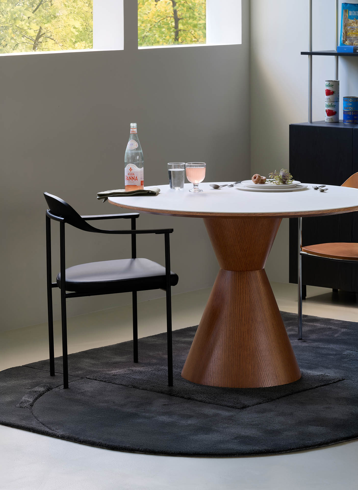 잭슨 Flare Oval Table
