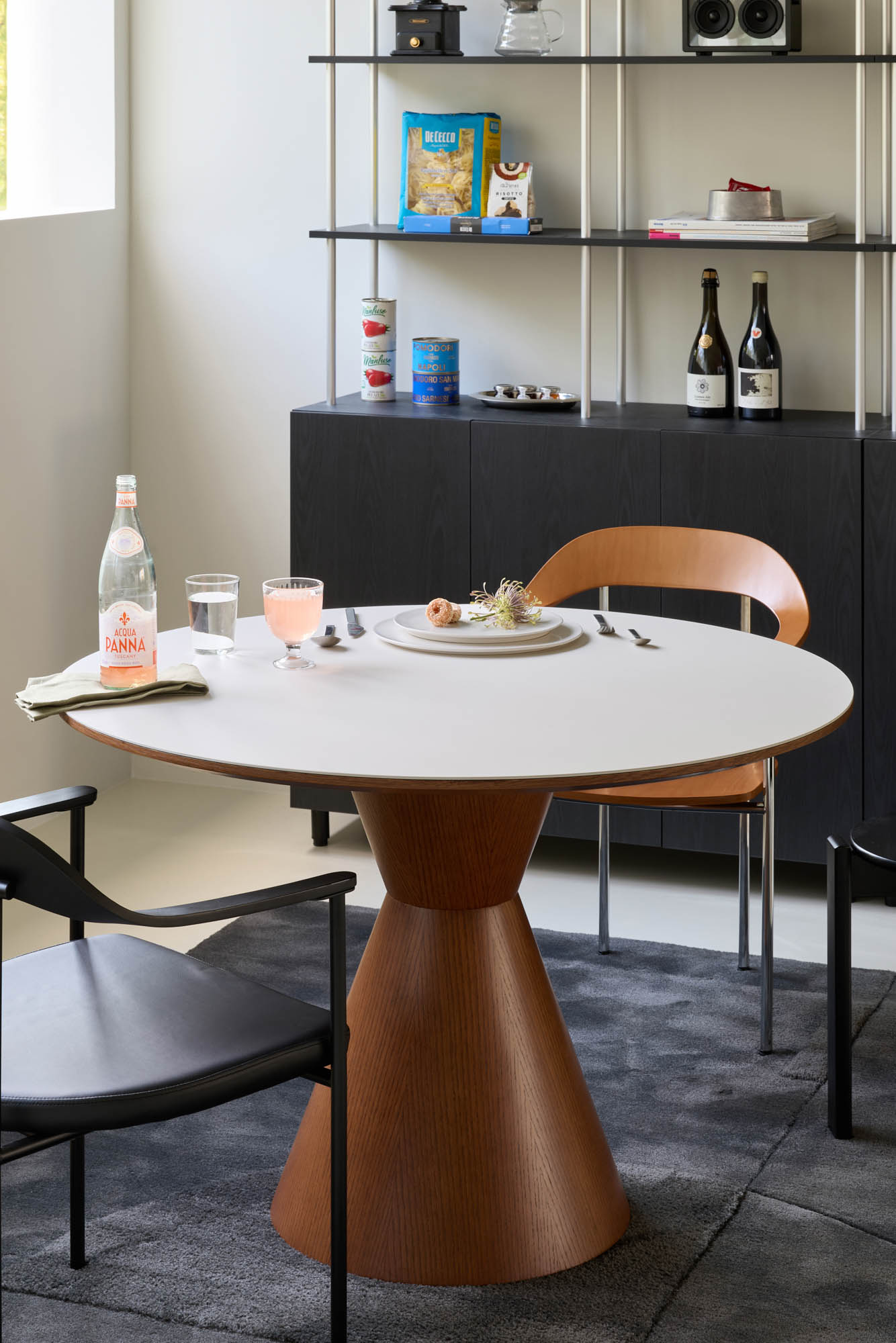잭슨 Flare Oval Table
