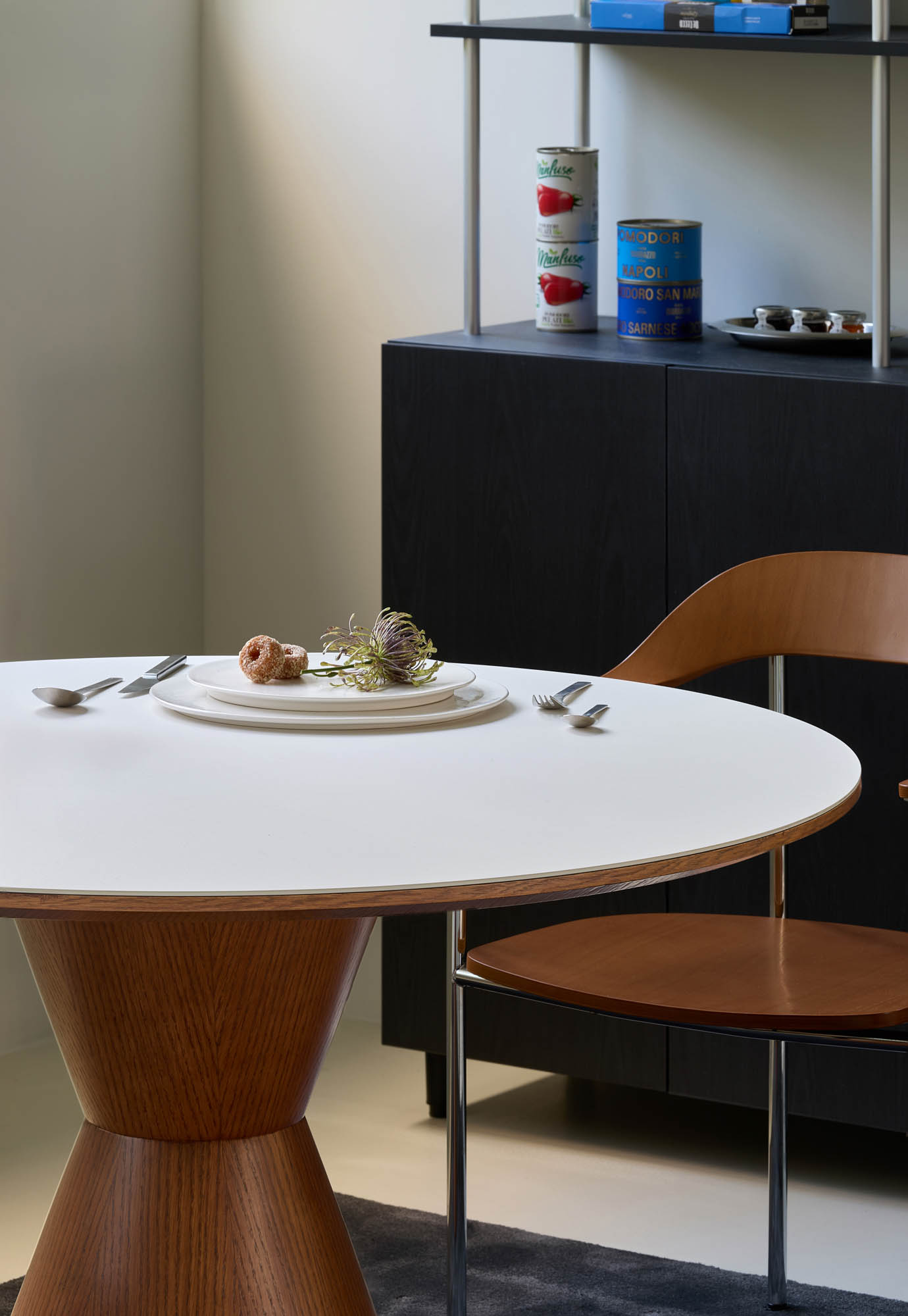 잭슨 Flare Oval Table