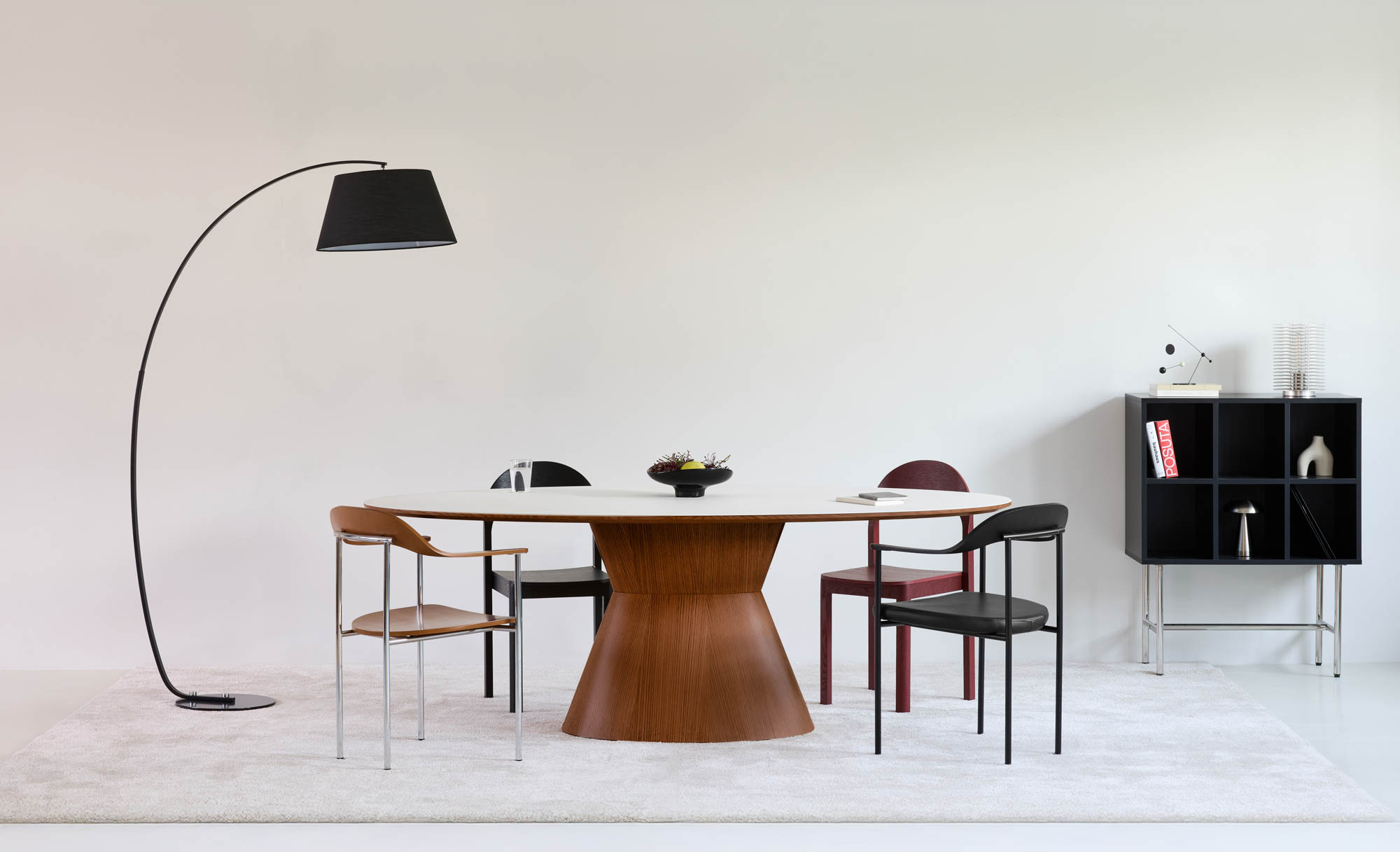 잭슨 Flare Oval Table