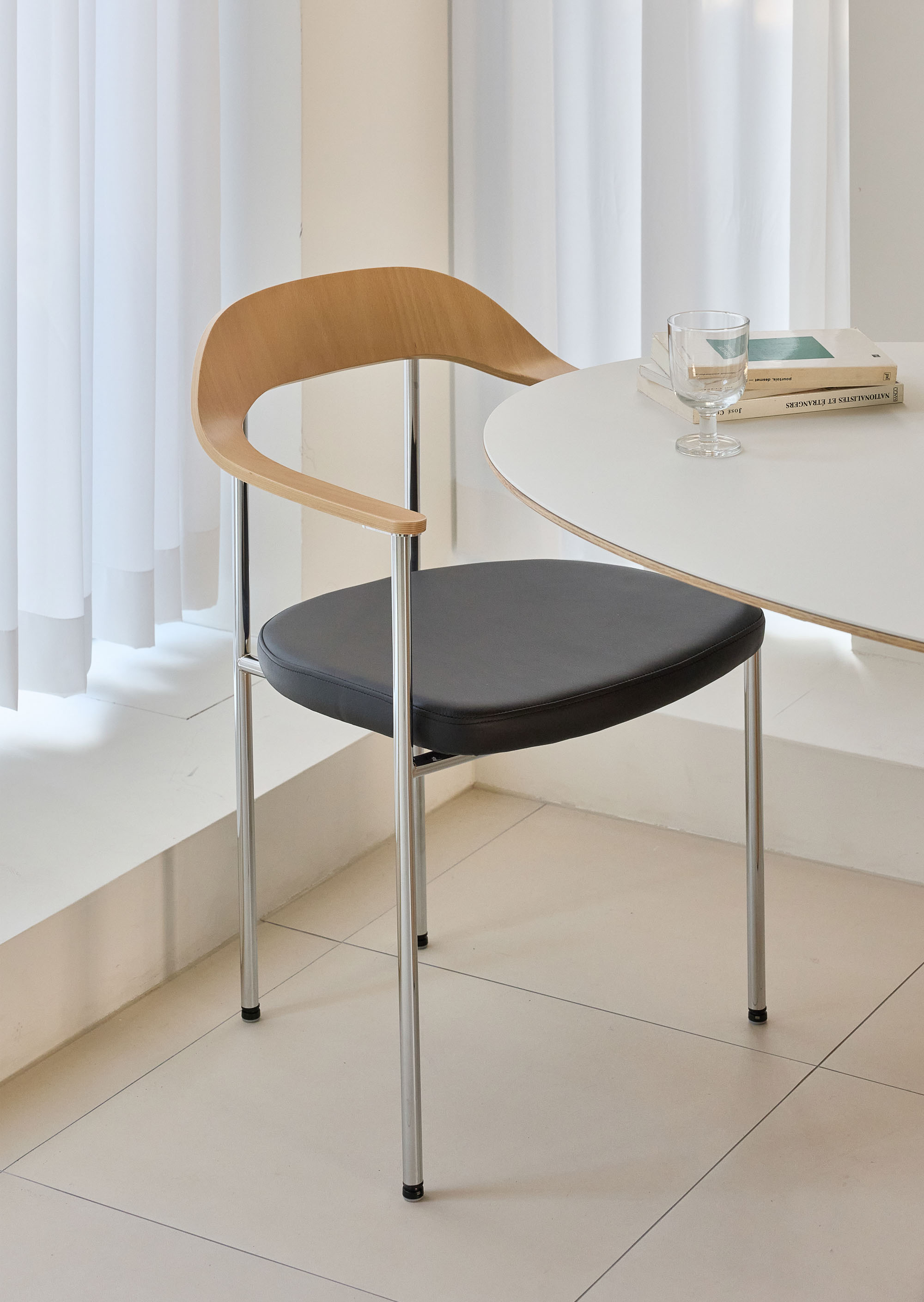 잭슨 Note Dining Chair
