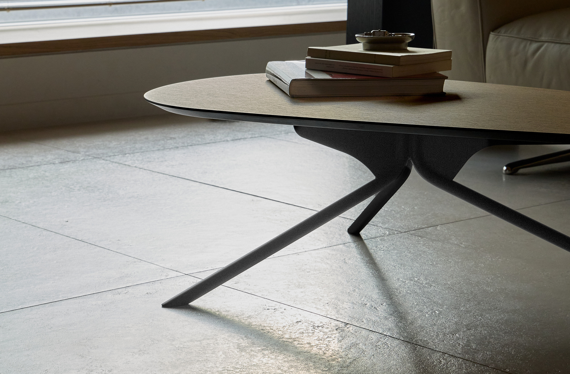 Trépied Sofa Table