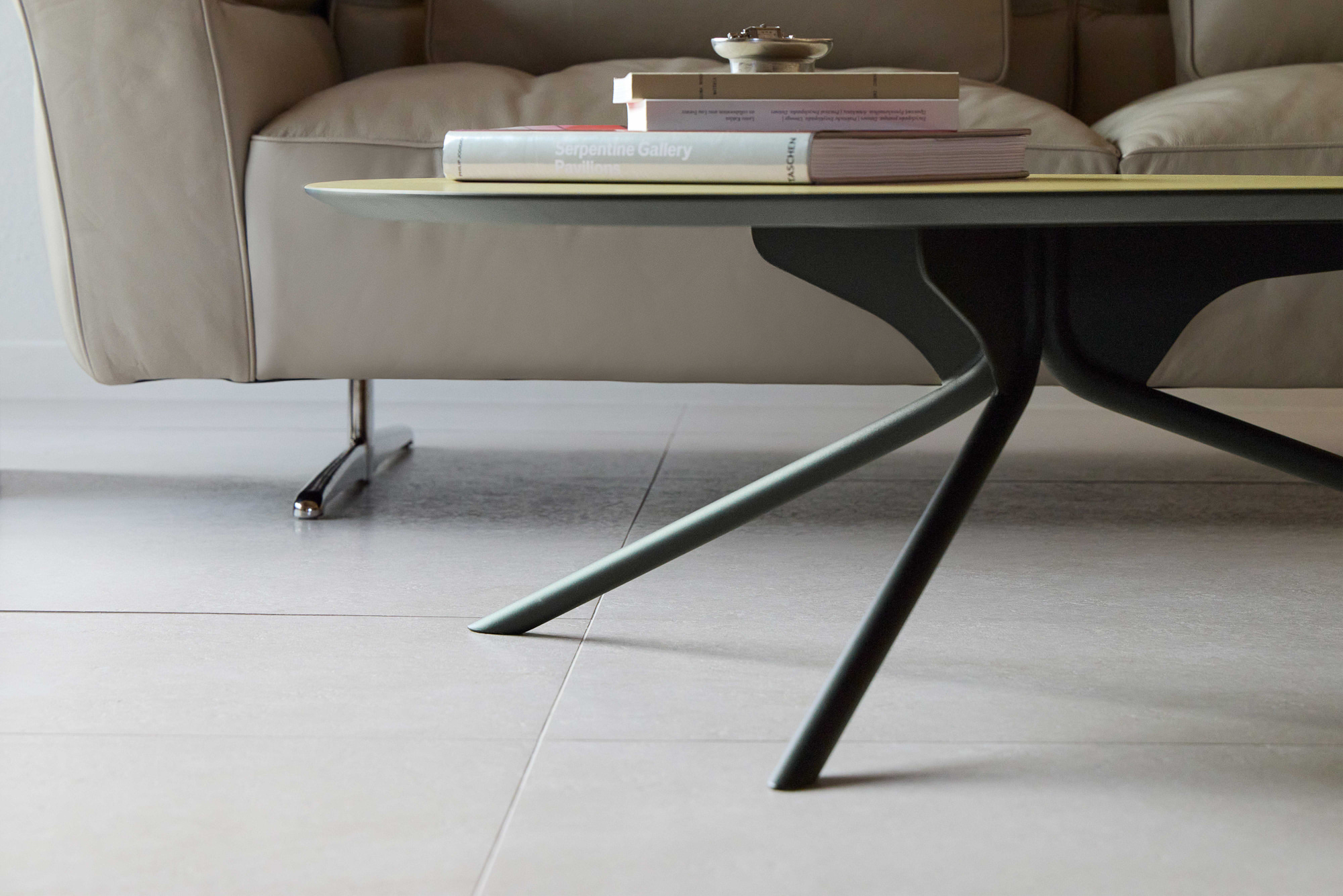 Trépied Sofa Table