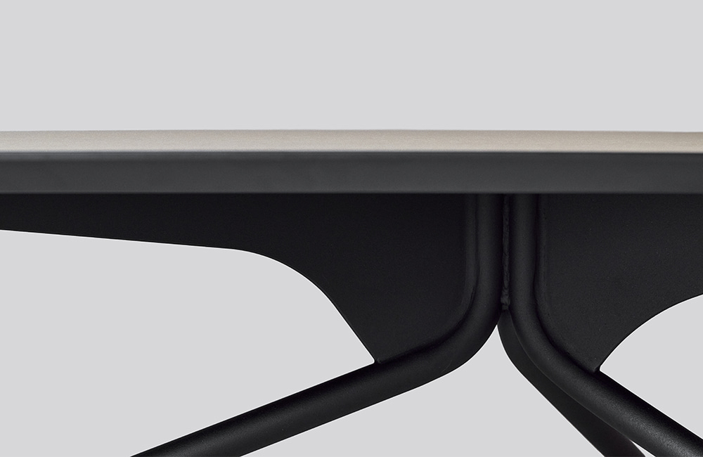 Kante Side Table