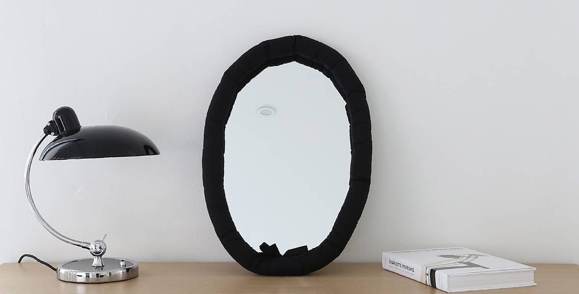  Black oval Cushion mirror	
