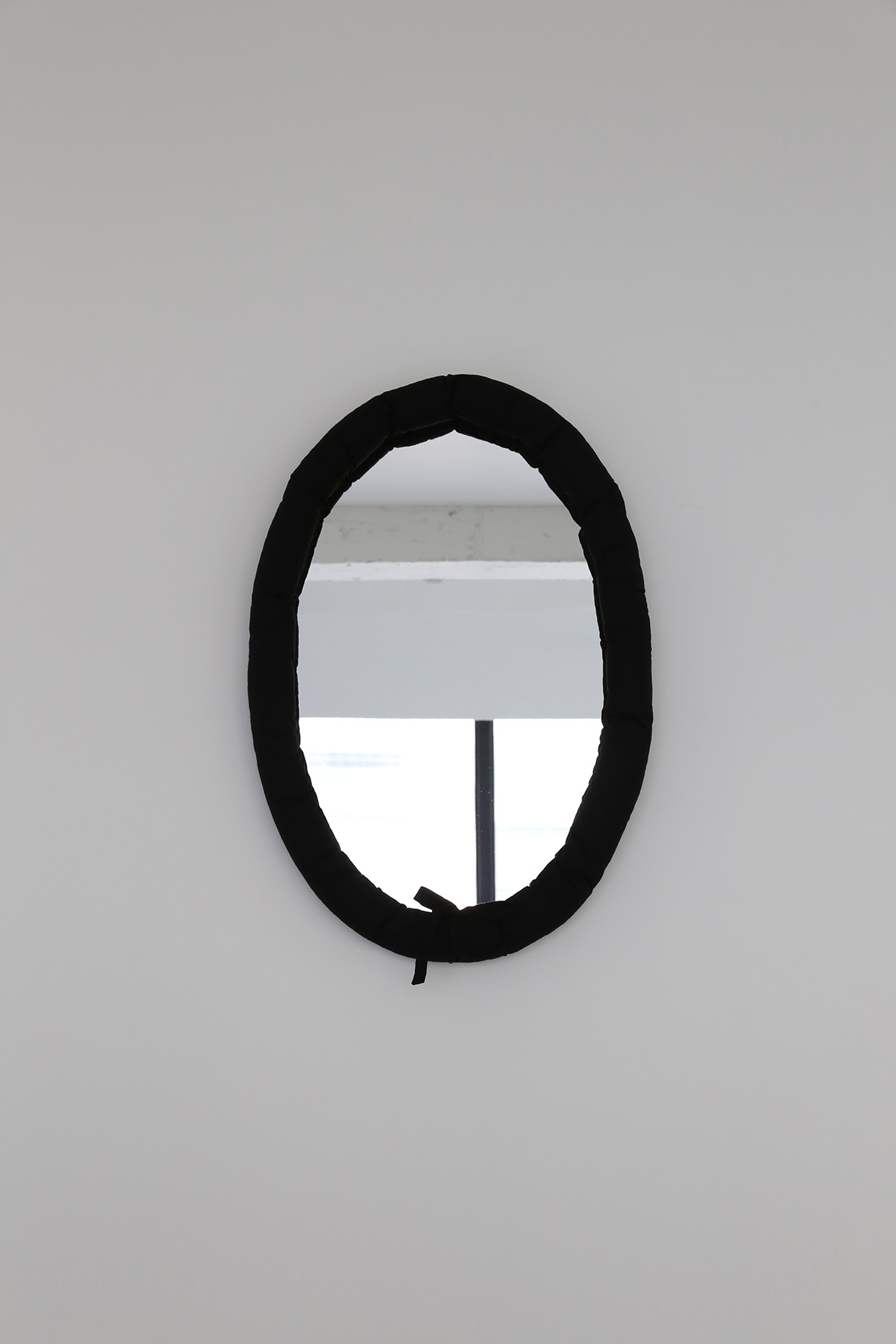  Black oval Cushion mirror	
