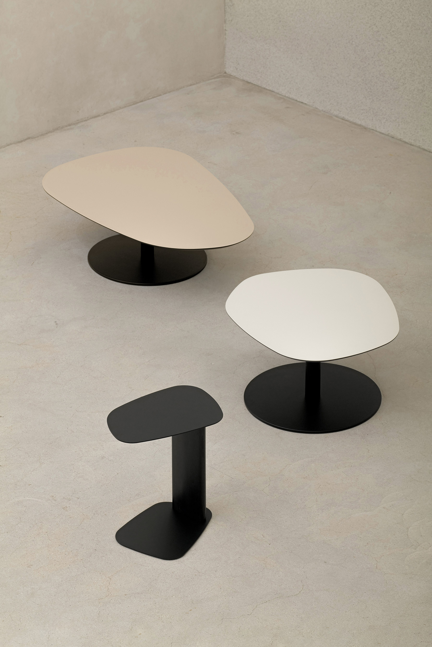 무니토 BOULDER SOFA TABLE