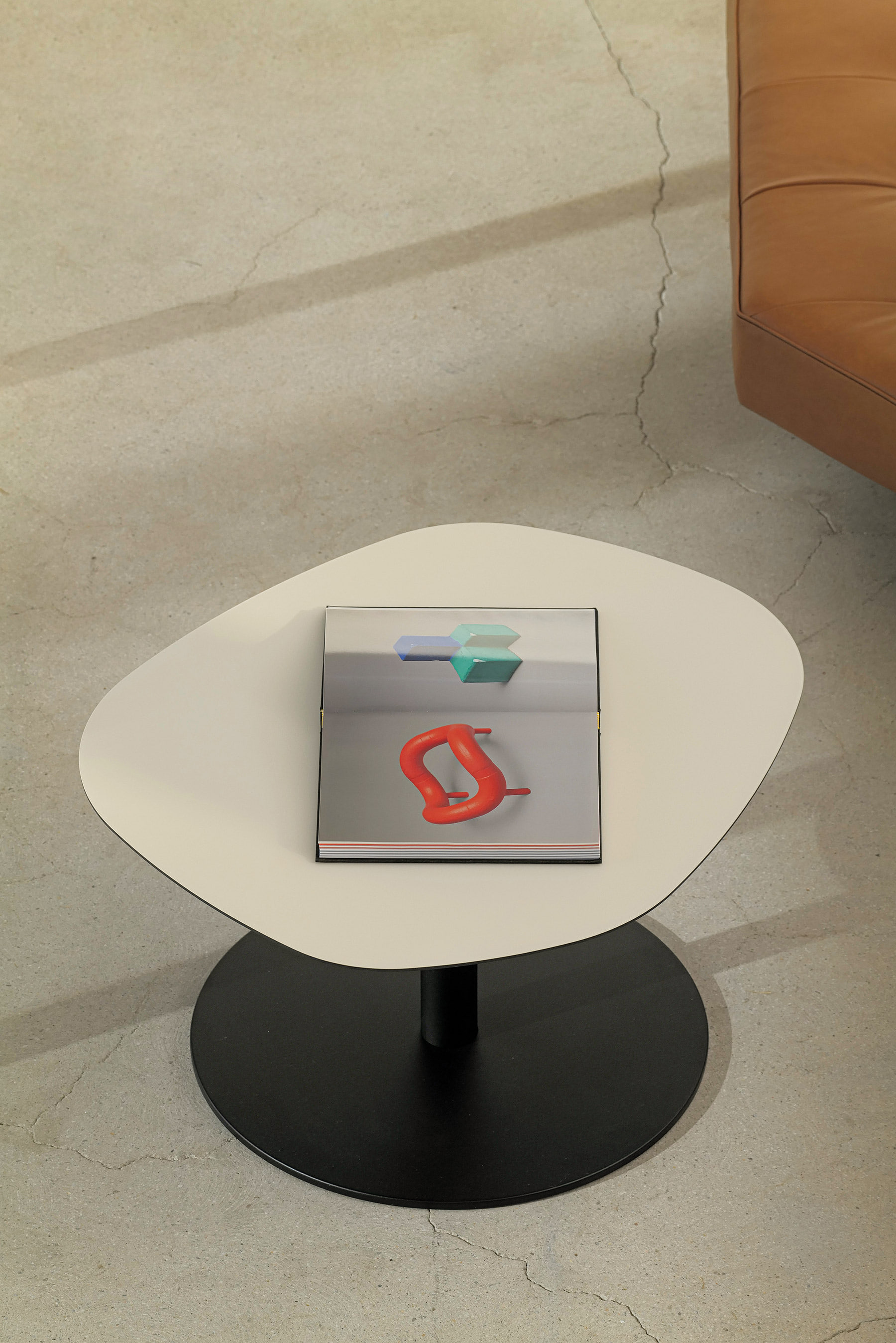 무니토 BOULDER SOFA TABLE