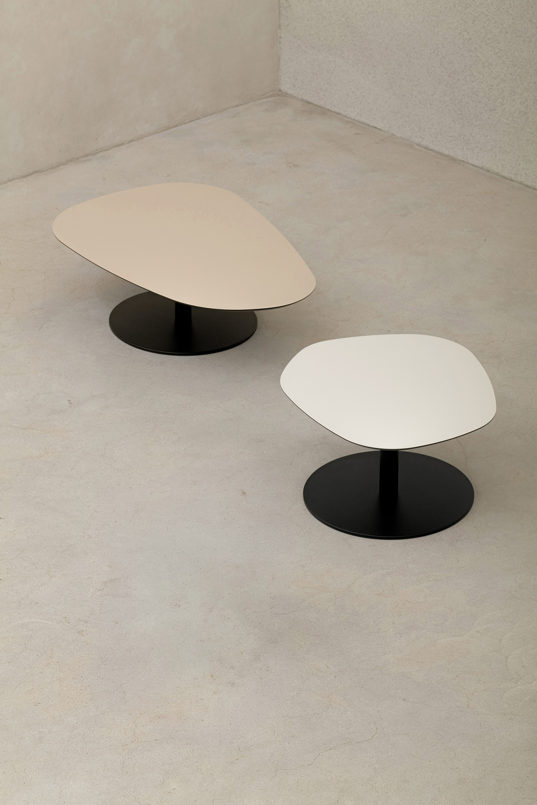 무니토 BOULDER SOFA TABLE