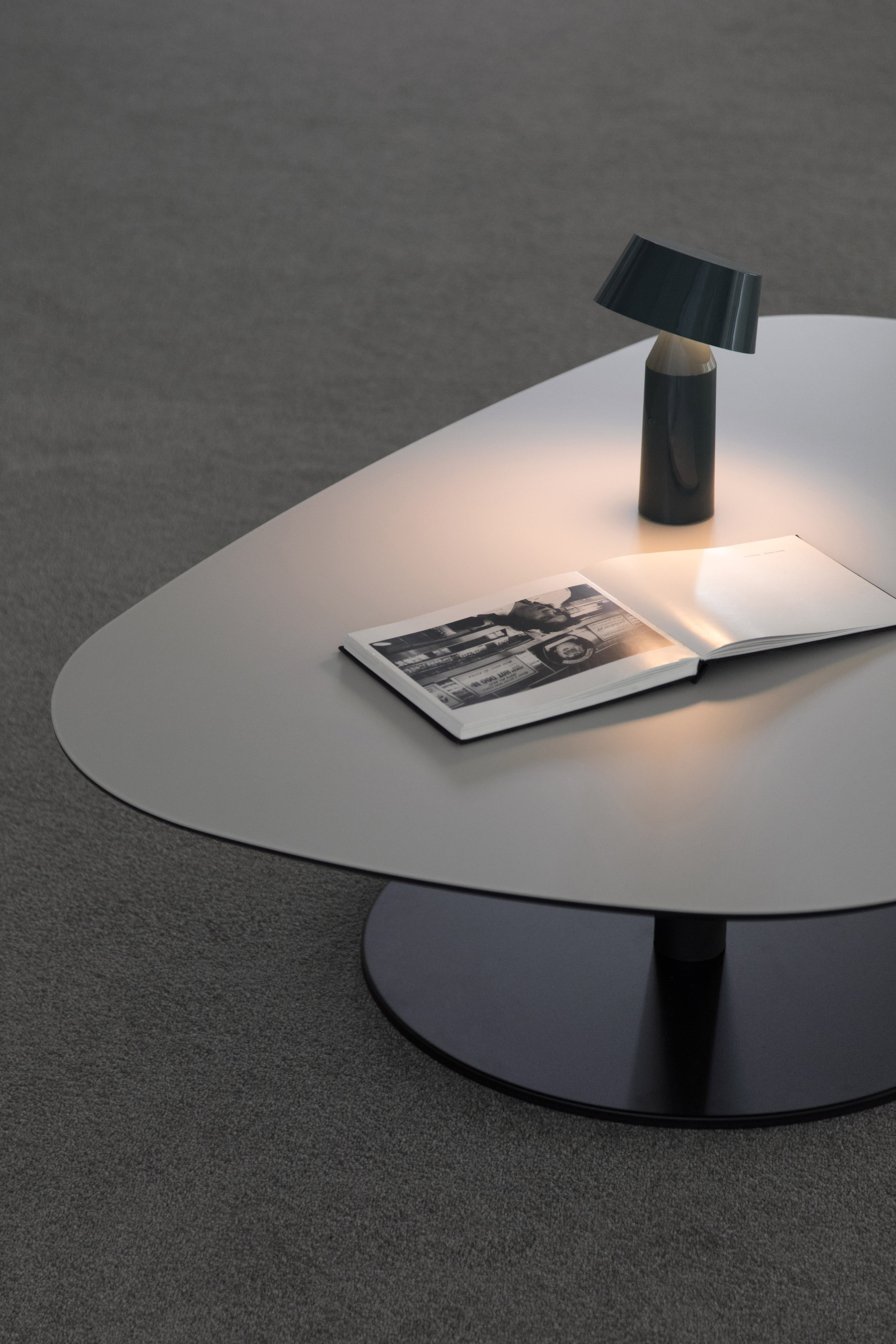 무니토 BOULDER SOFA TABLE