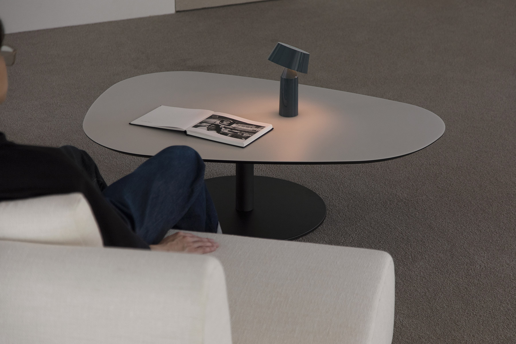 무니토 BOULDER SOFA TABLE
