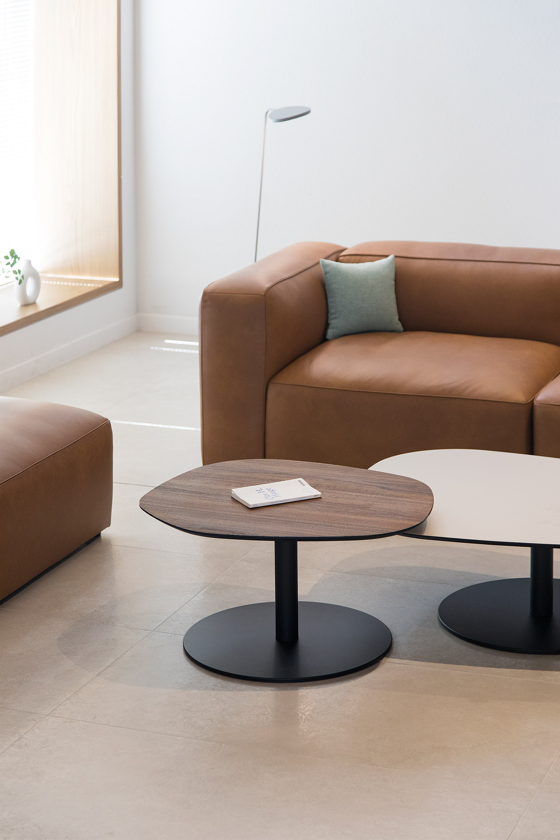 무니토 BOULDER SOFA TABLE