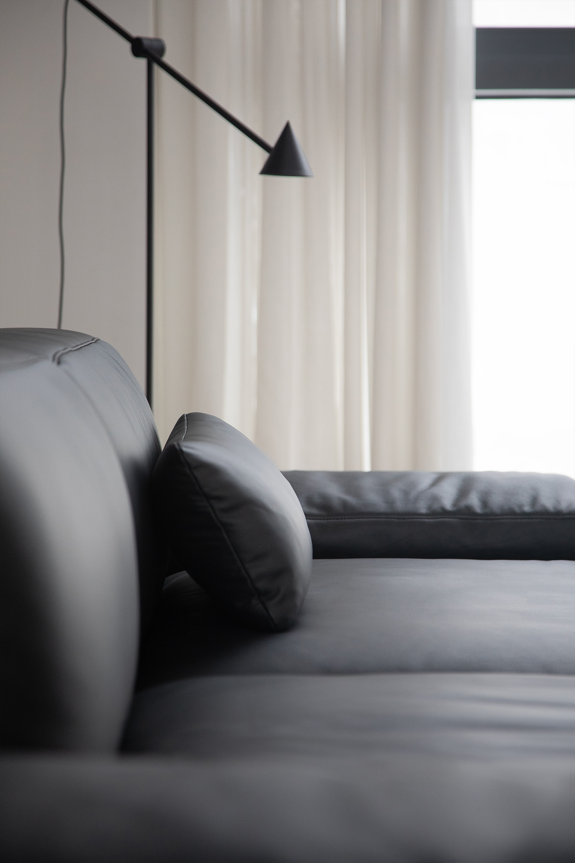 55X20 CUSHION | Leather