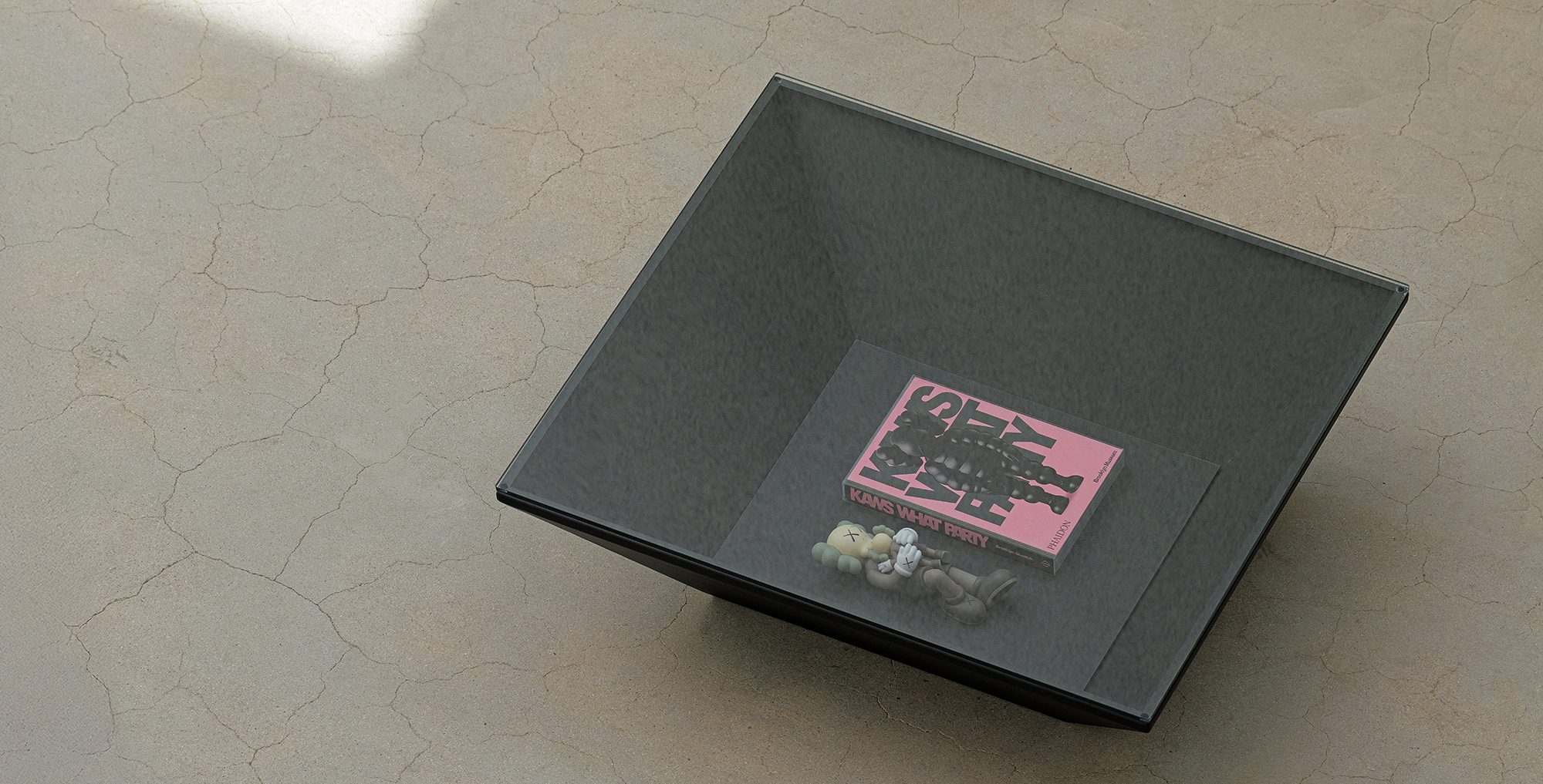 무니토 COLLECTOR SOFA TABLE