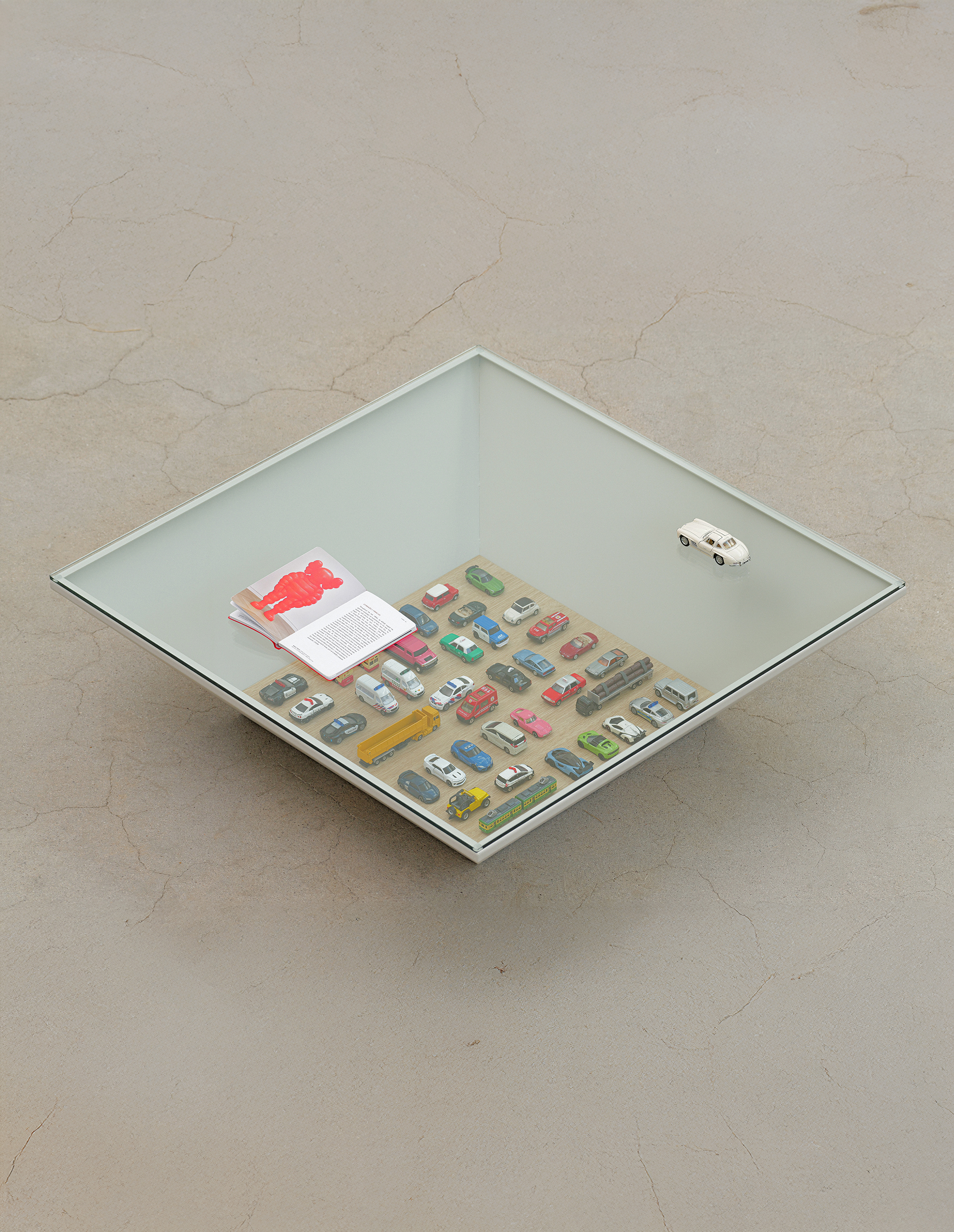 무니토 COLLECTOR SOFA TABLE
