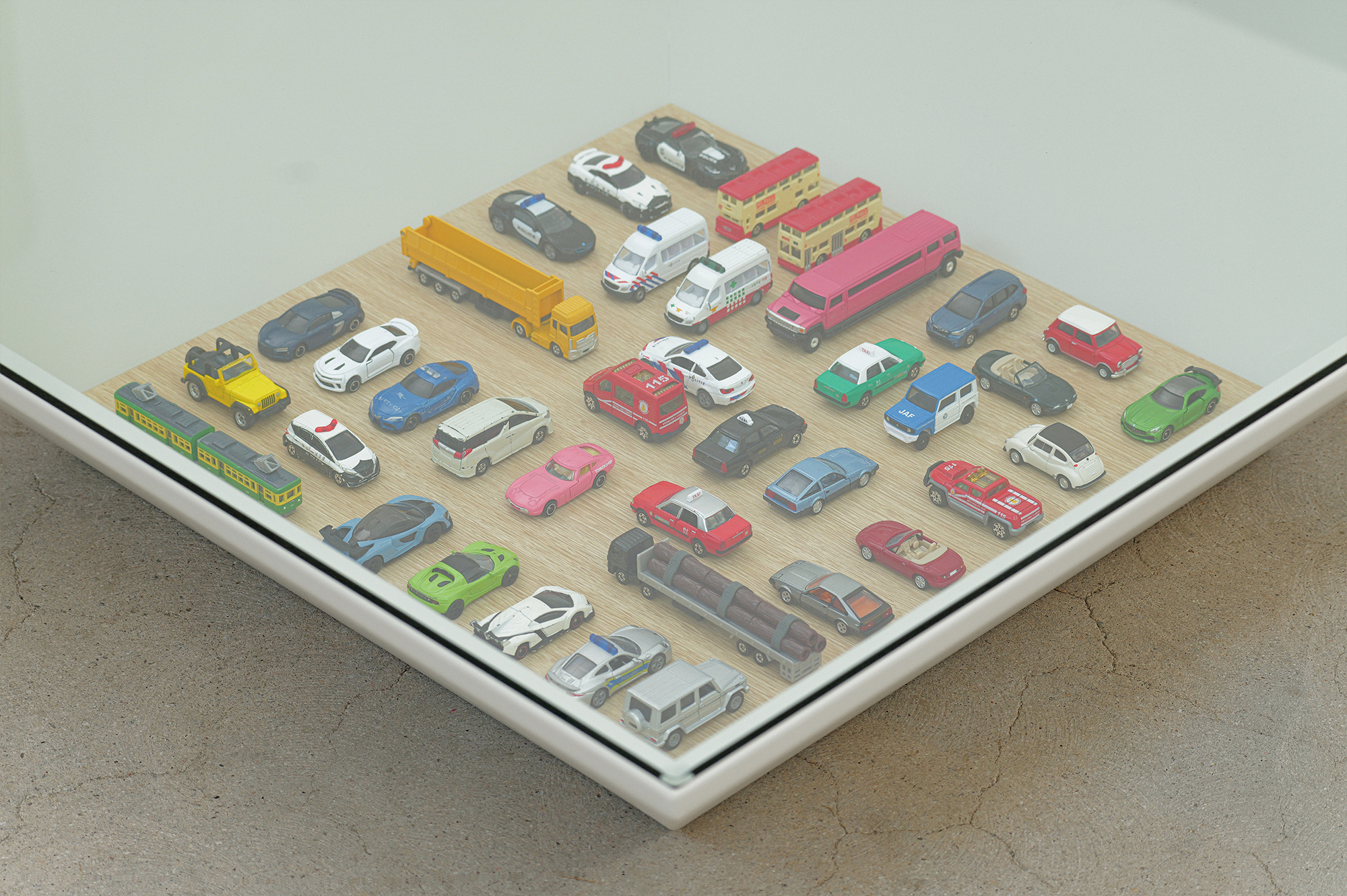 무니토 COLLECTOR SOFA TABLE