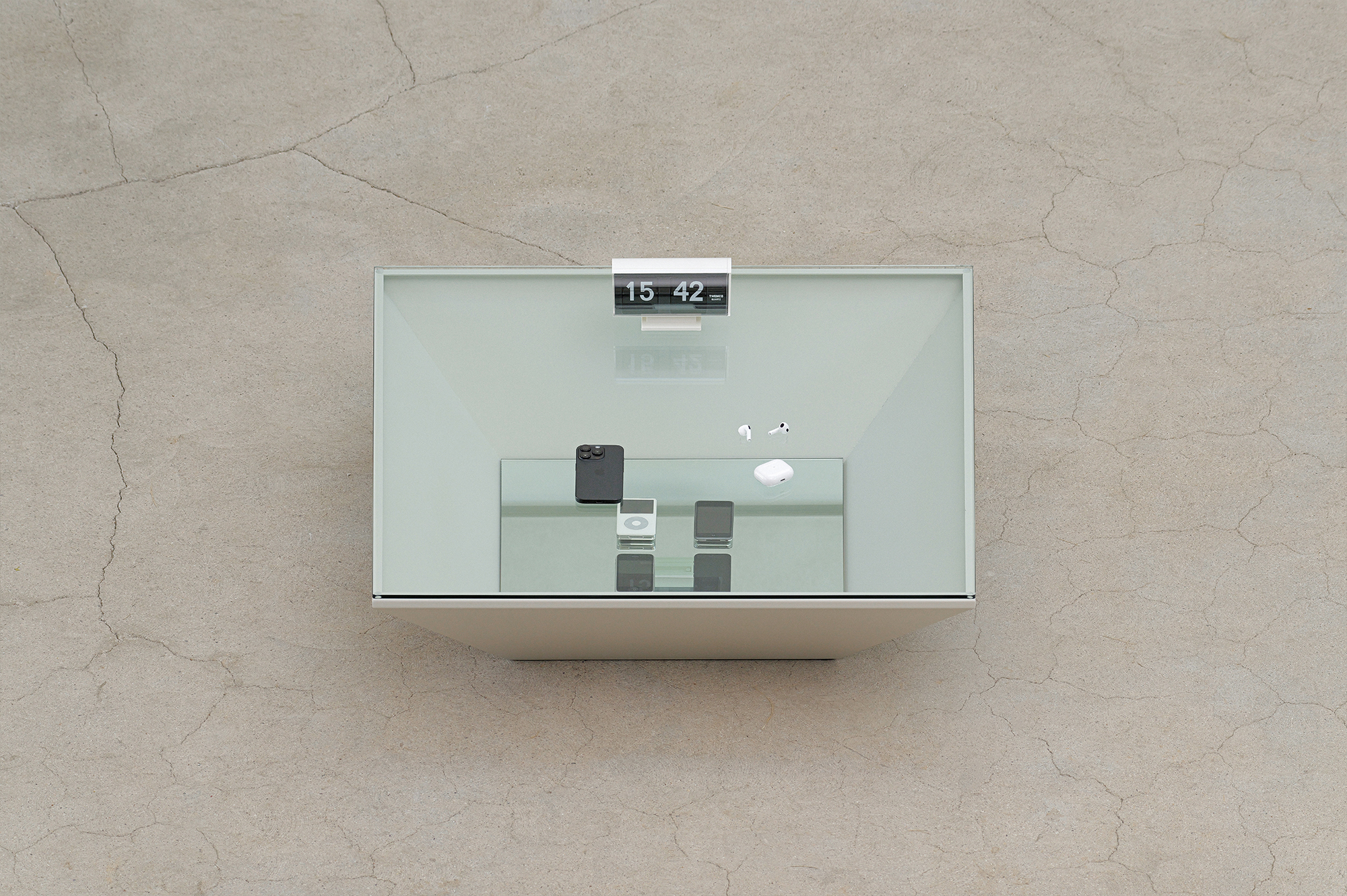 무니토 COLLECTOR SOFA TABLE
