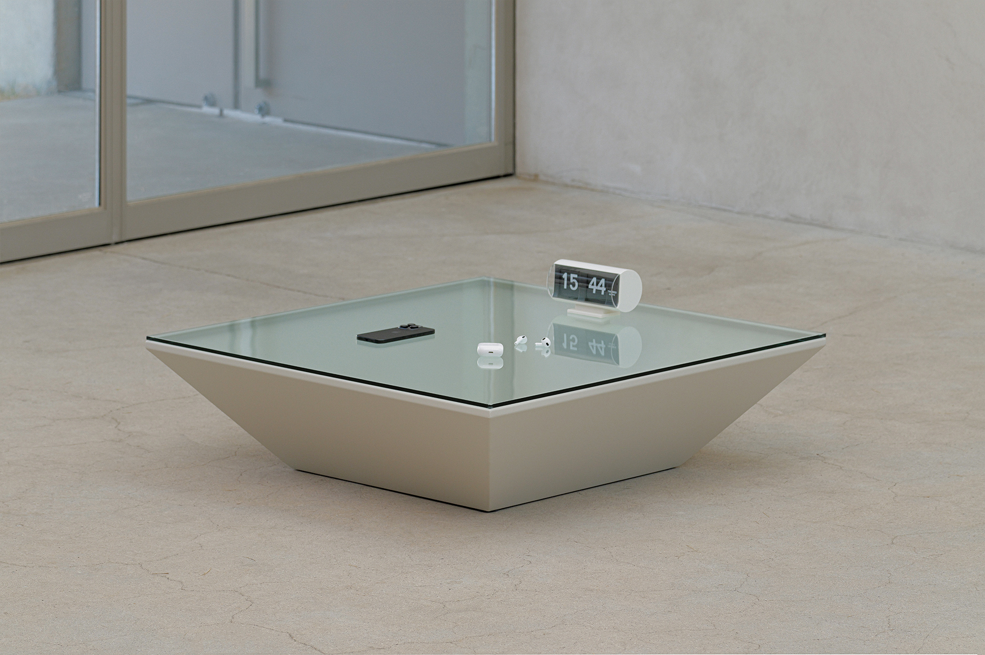 무니토 COLLECTOR SOFA TABLE