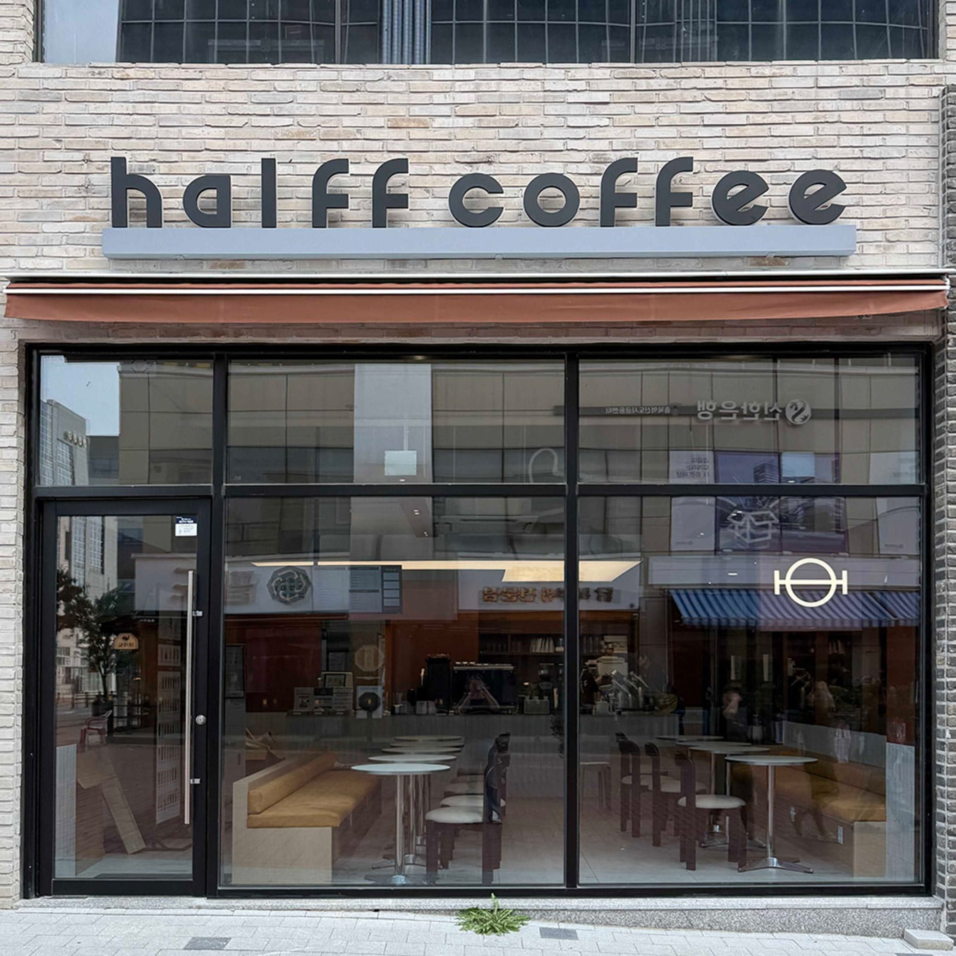 자체브랜드 - 하프커피 충북혁신도시점