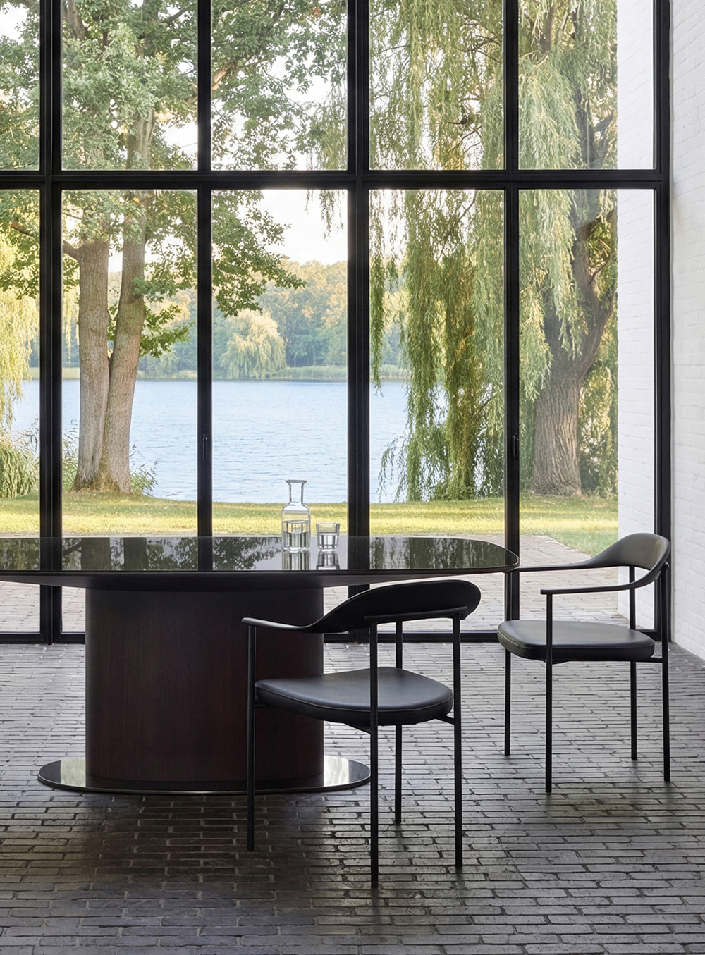 LAGO TABLE