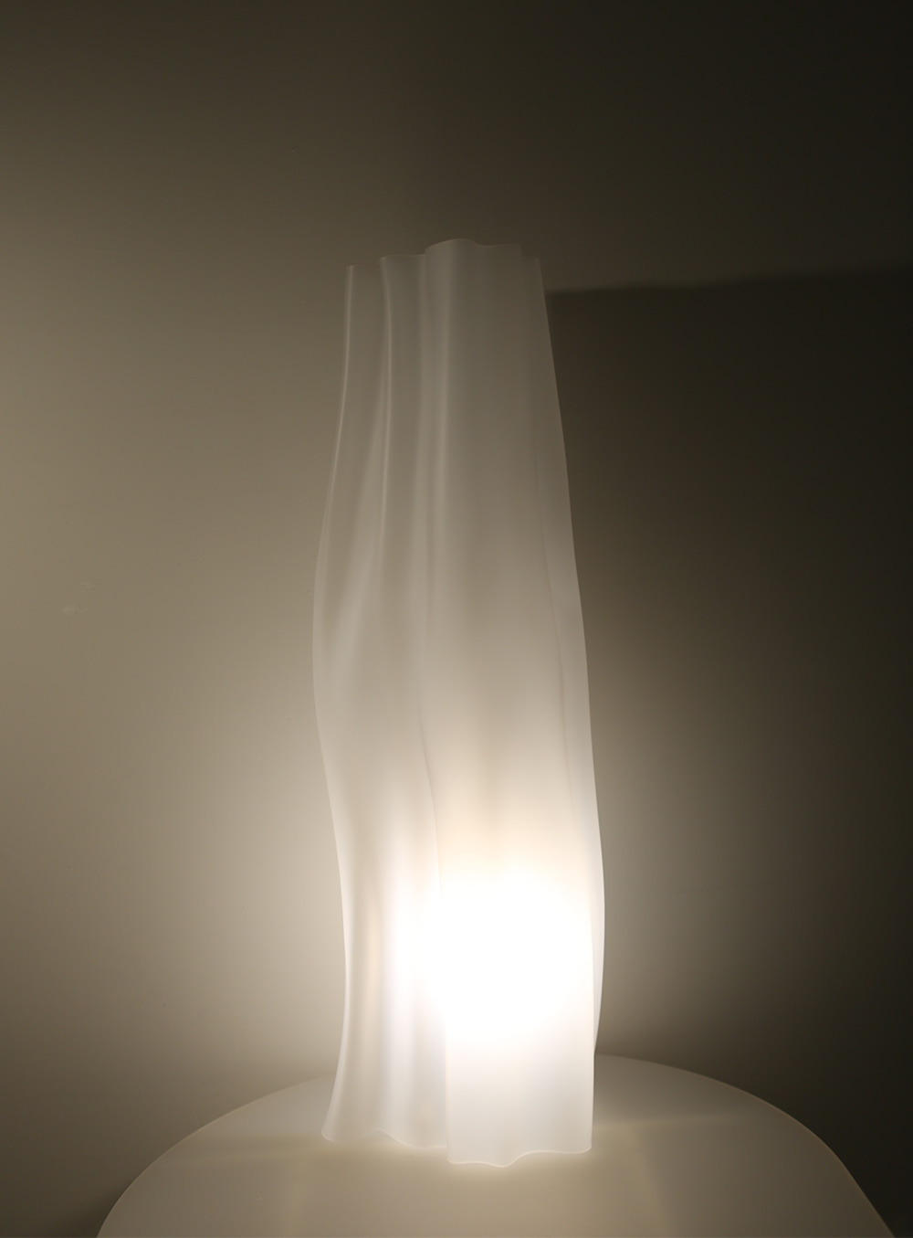 쉘위댄스 - BLANKWIND FLOOR LAMP